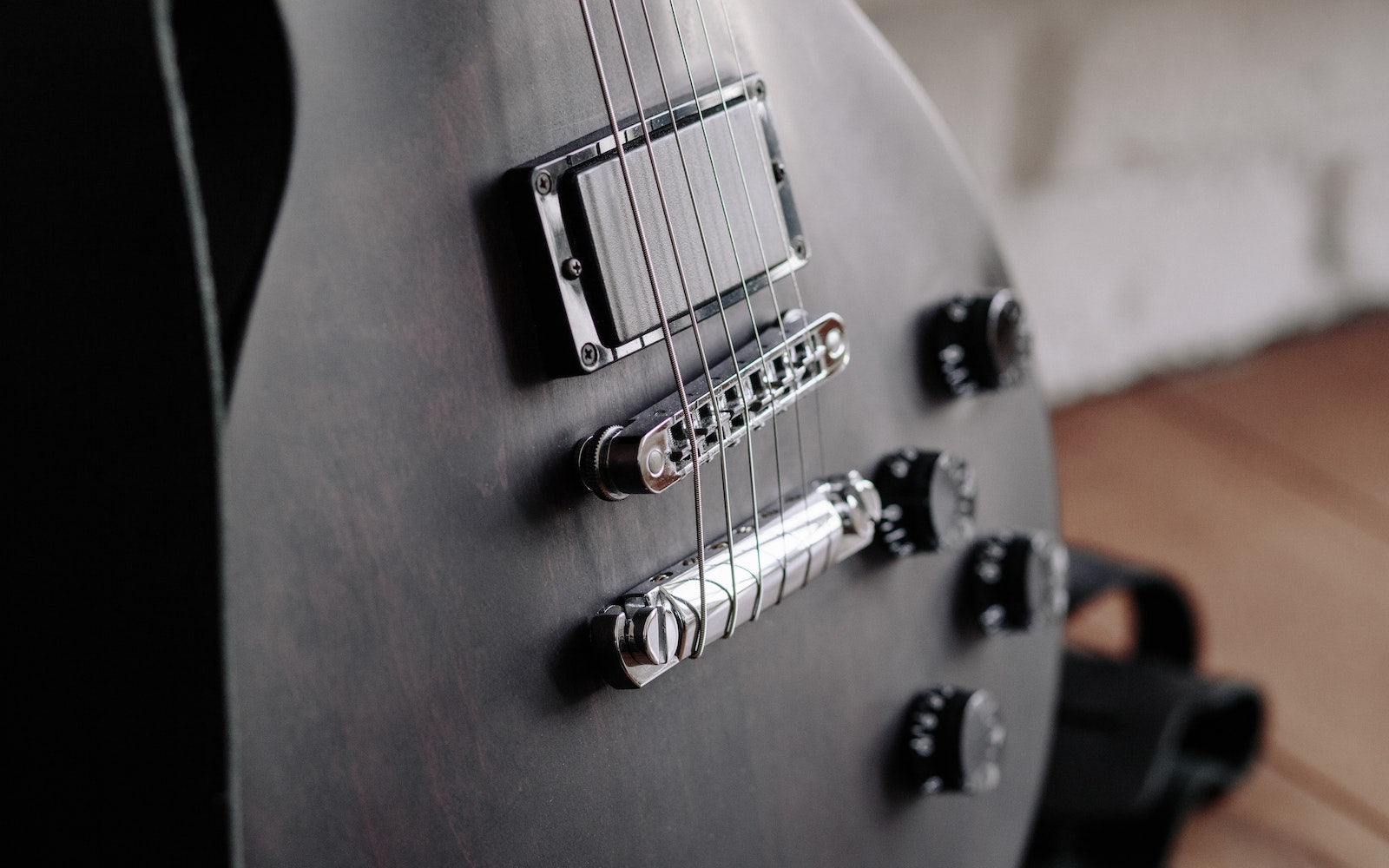 guitar string order, iron age guitar accessories, order of the strings, standard tuning eadgbe