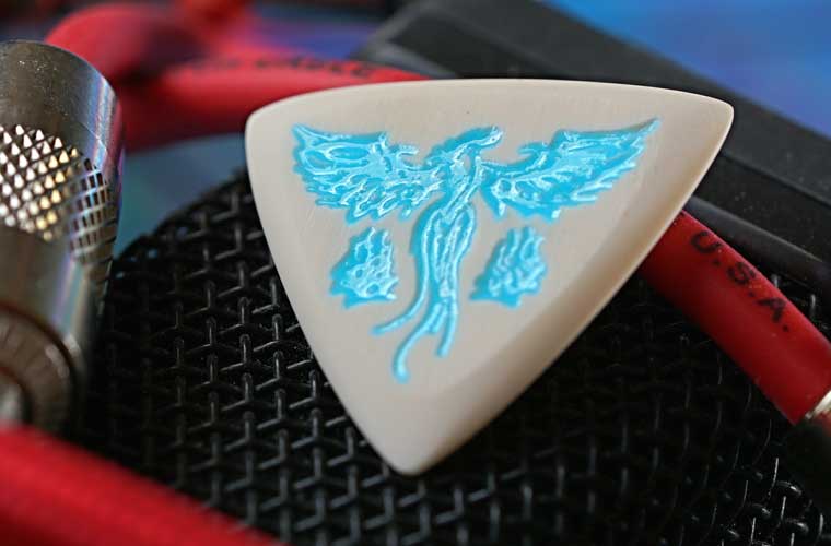 personalized guitar picks, handcrafted, handmade plectrums personalized, engraved 3