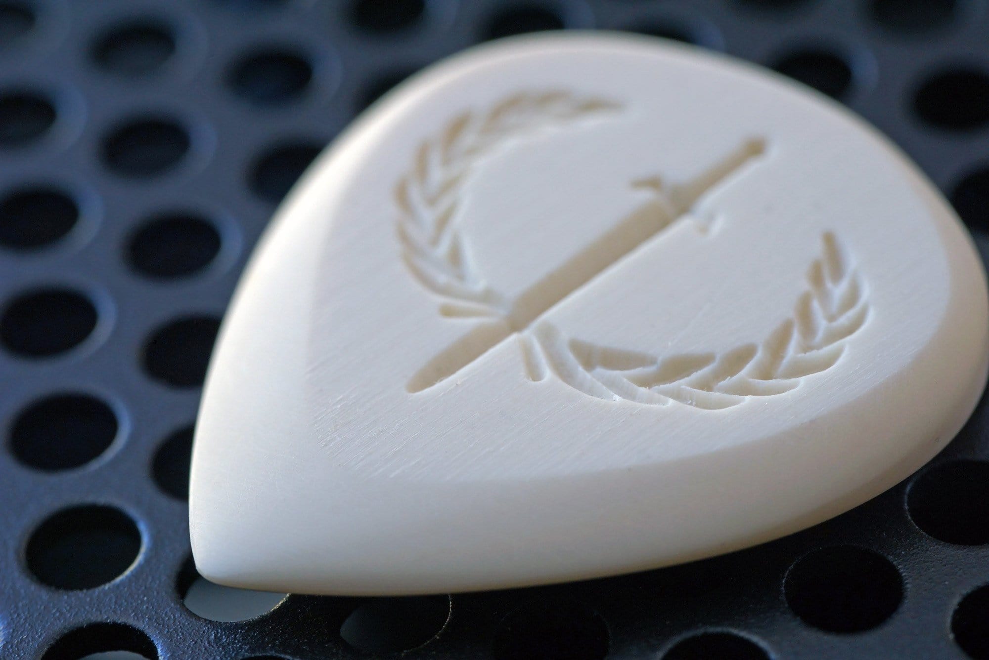 Ivory Jazz Round Tip Plectrum Iron Age Guitar Accessories