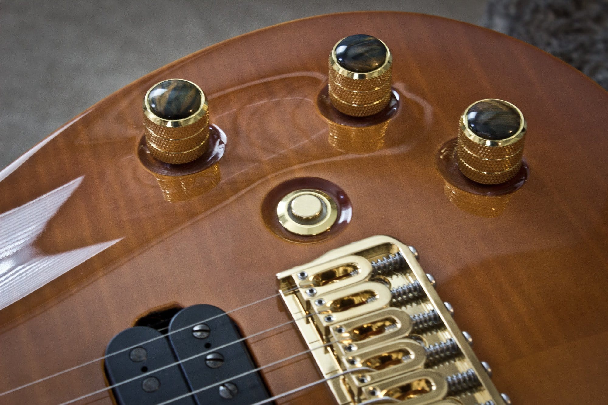 Tesi IDO XL 16mm Gold Momentary Push Button Switch - Guitar Kill Switch